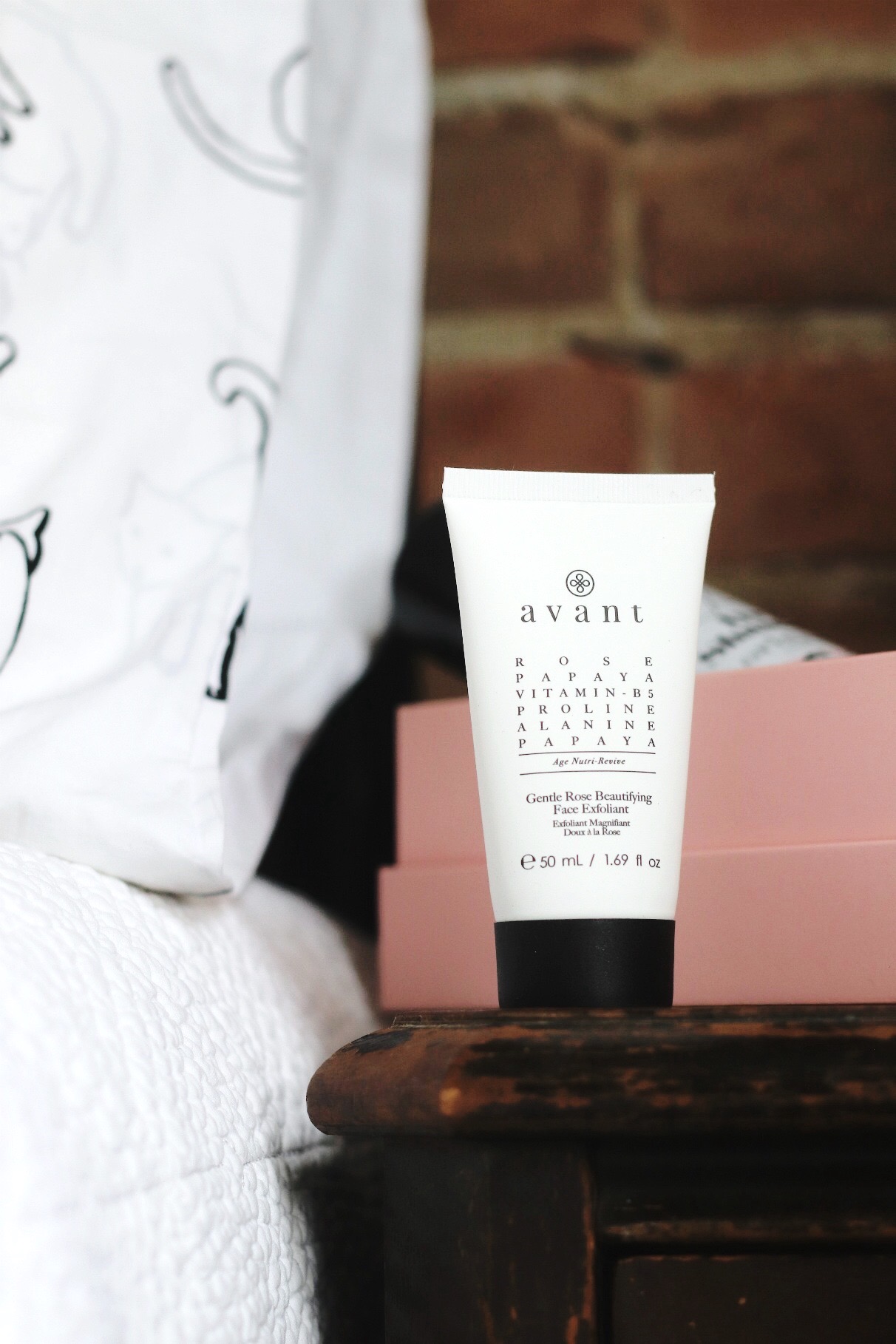 glossybox april 2020 avant gentle rose exfoliator try small things