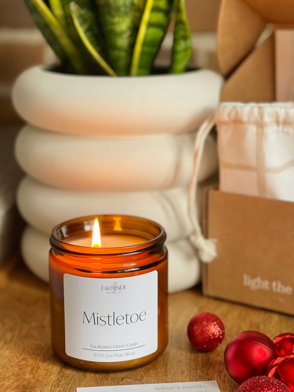 An all-natural candle subscription service: Vellabox December 2021
